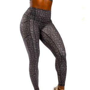 TYC heart booty leggings